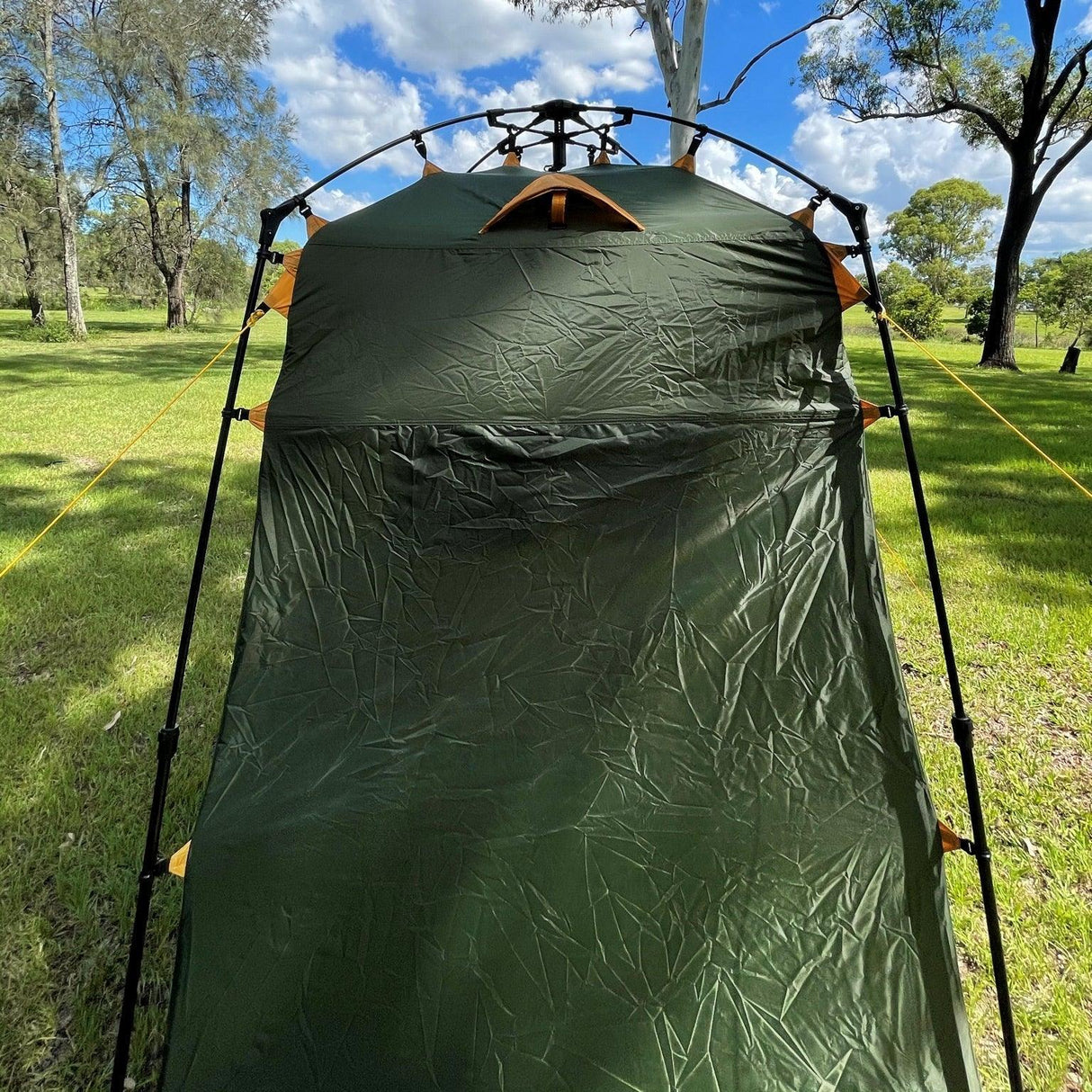 NOMAD Ensuite Pop-up Tent with Solar Shower